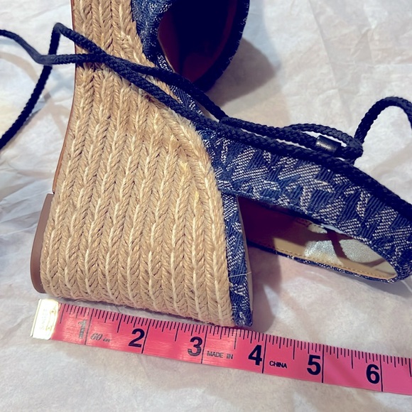 Michael Kors Margie Closed Toe Wedge Denim 5.5 M - Picture 6 of 6